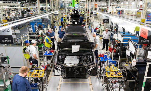 全球汽車市場面臨雙重挑戰(zhàn) 銷量下滑與芯片短缺