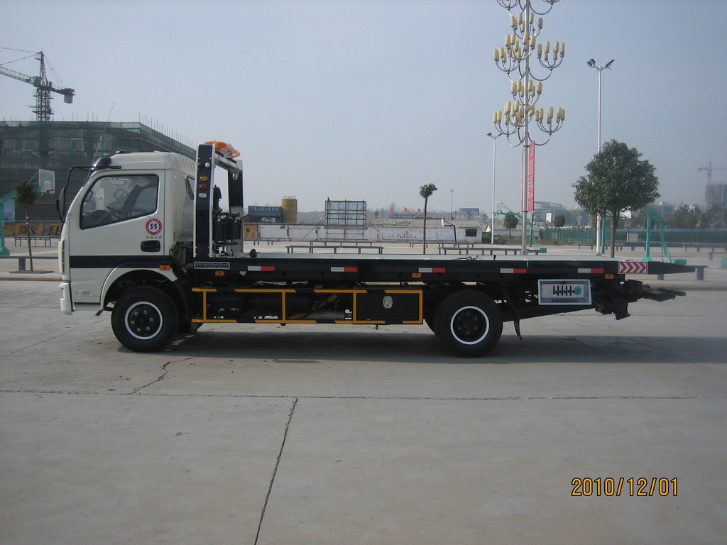 慶鈴一拖二平板清障車 專業(yè)救援，高效作業(yè)的優(yōu)選伙伴